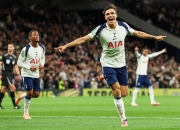 英雄联盟总决赛2025-热刺主教练对球队进攻战术进行调整，斩获胜利的简单介绍