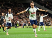 英雄联盟总决赛2025-热刺主教练对球队进攻战术进行调整，斩获胜利的简单介绍