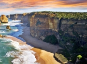 LOL决赛-平行的战场，当乌拉圭轻取毕尔巴鄂，C罗彻底打爆防线时