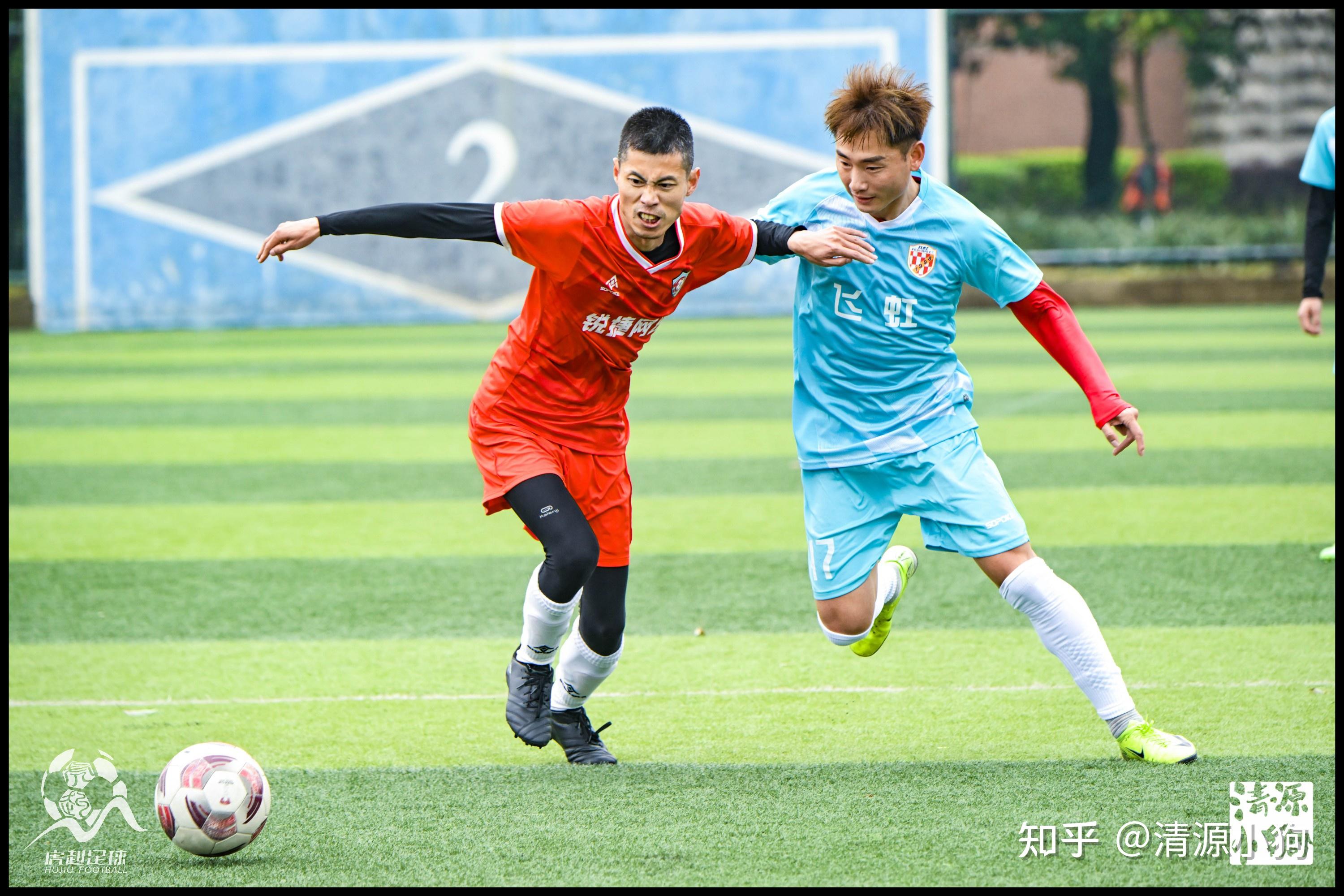 国内外球队互相较量，赛事紧张激烈