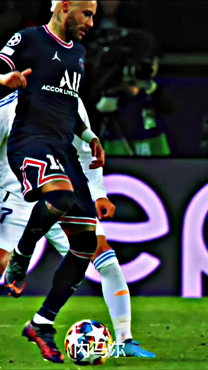 精彩足球对决酣畅淋漓赢得掌声