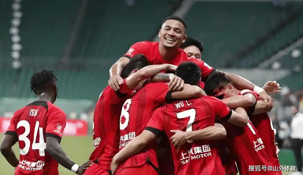 比赛中球队力挫强敌最终夺冠