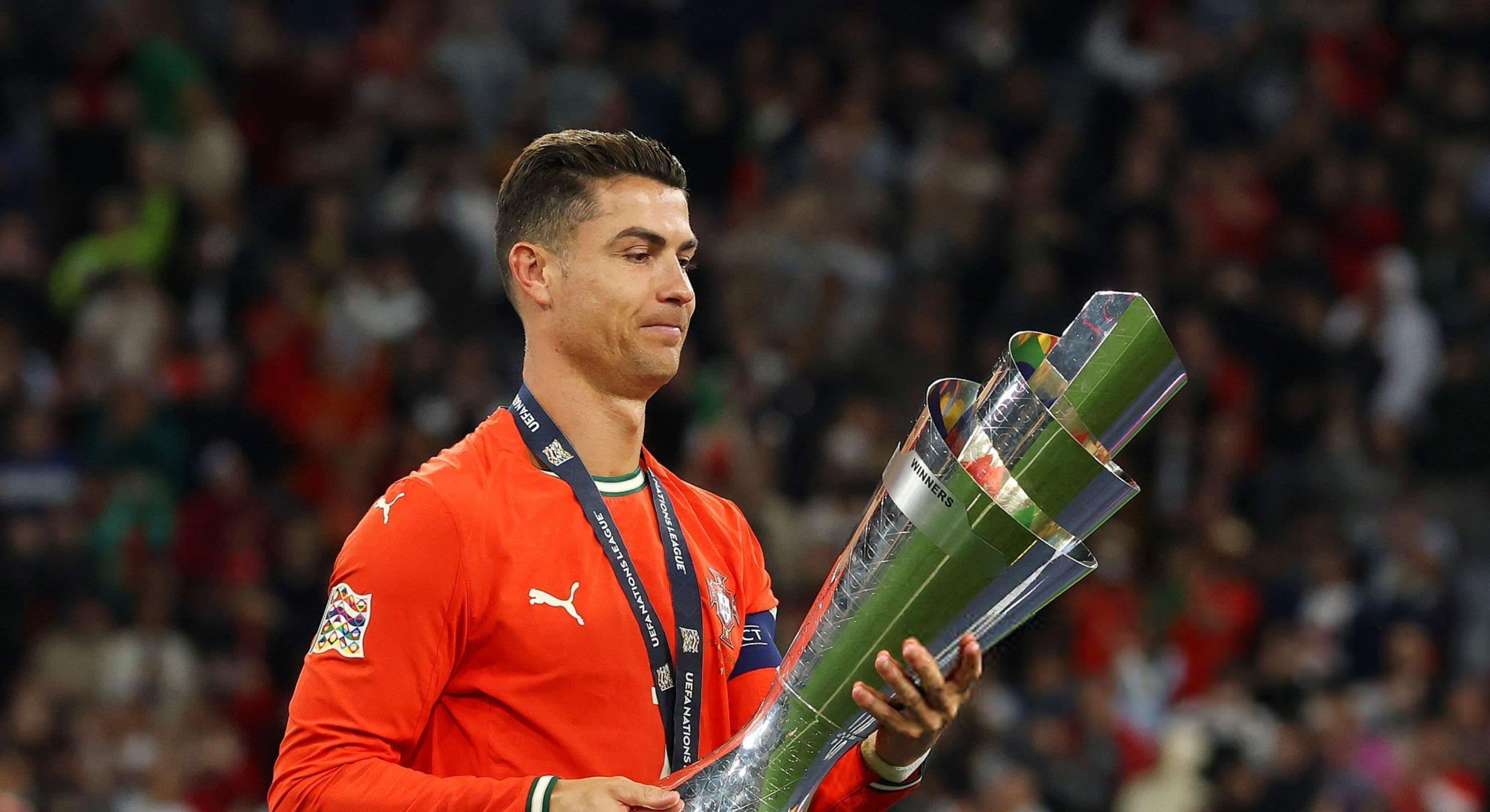 葡萄牙队长再被选为世界最佳球员，创造纪录