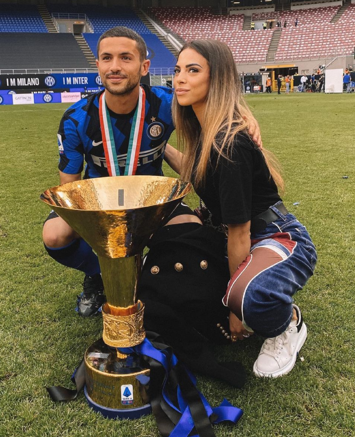 卢森堡女足球员在比赛中亮相