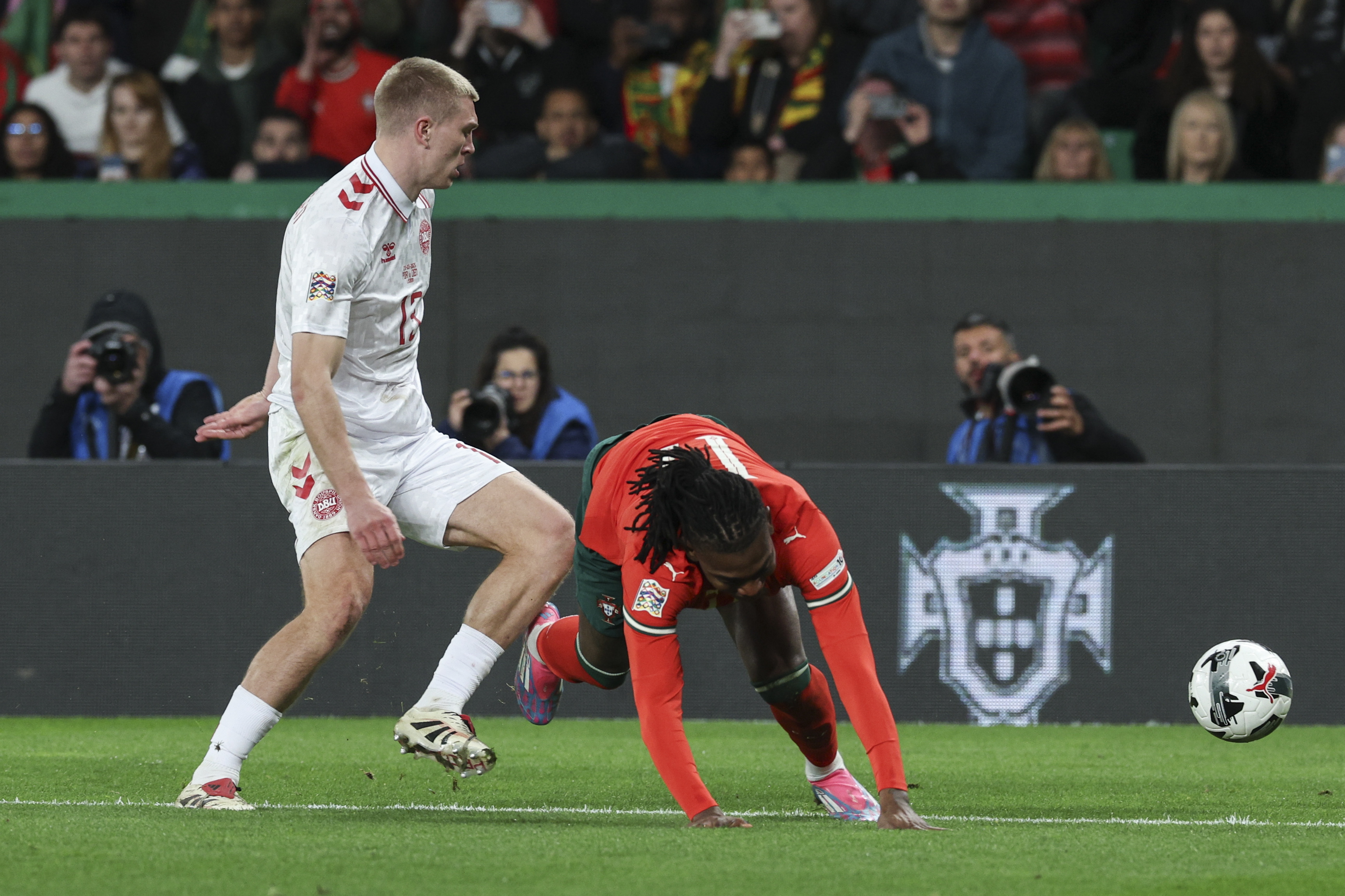 葡萄牙队力克土耳其，晋级欧洲杯决赛