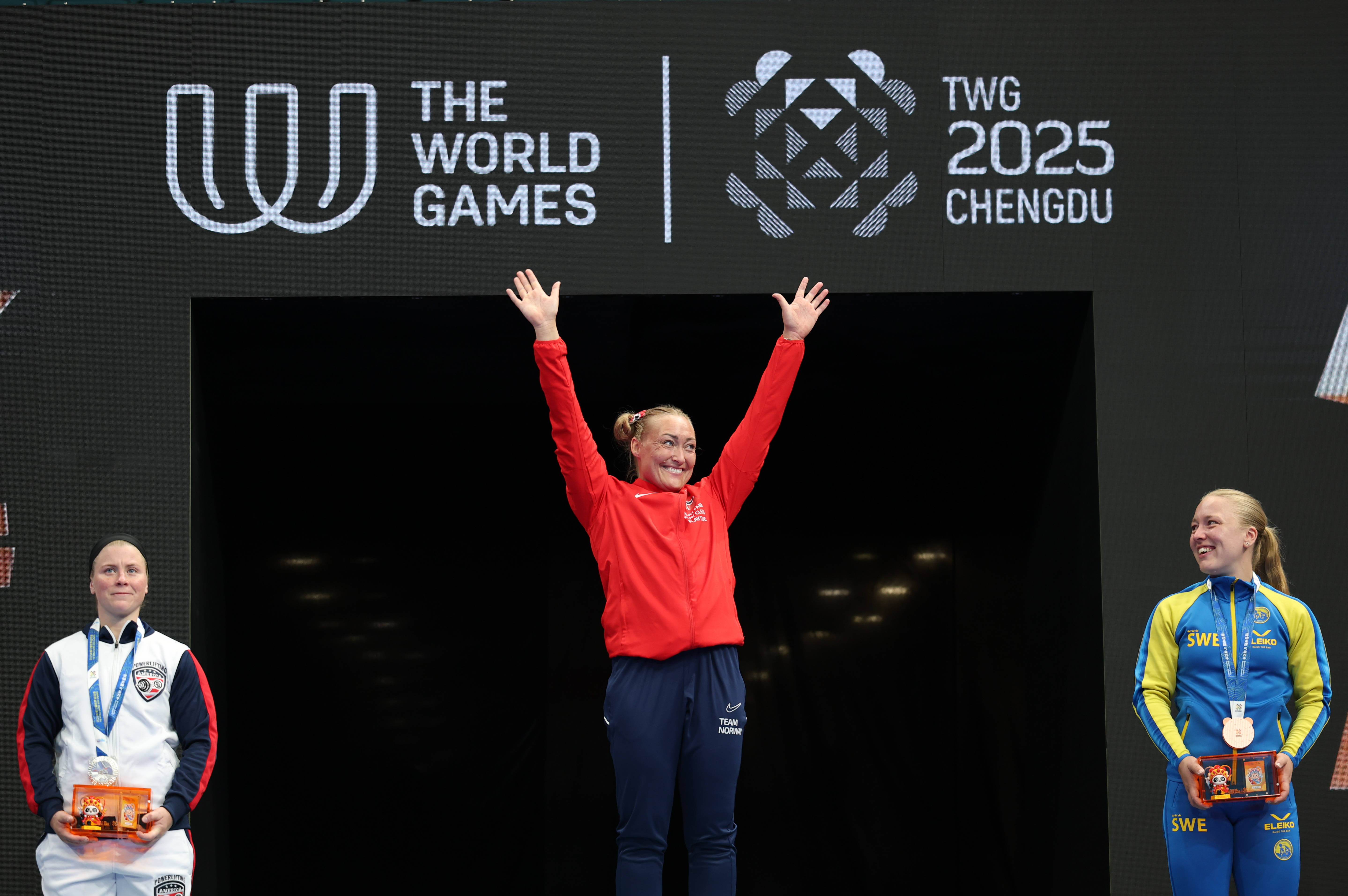 挪威运动员在滑雪比赛中勇夺金牌