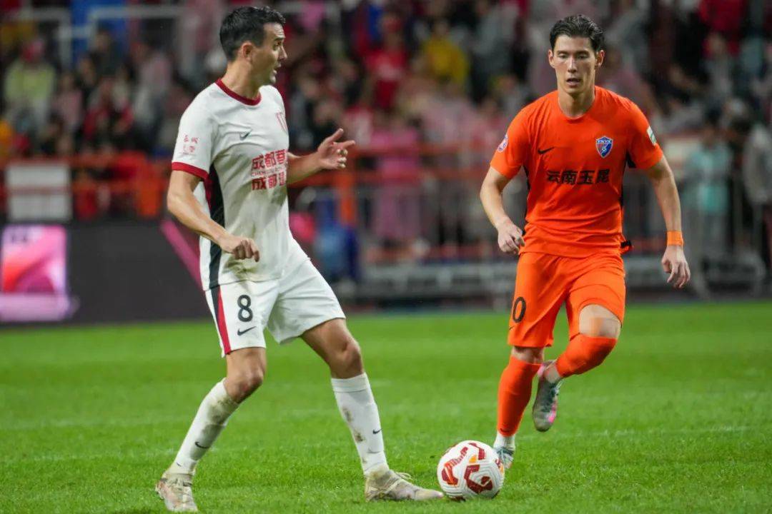 勇往直前！中超球队击败强敌，赢得关键比赛的简单介绍