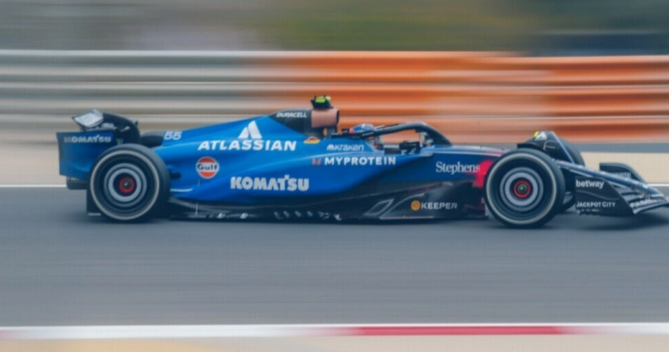 哈斯车队横扫迈凯伦，塞恩斯高光表现