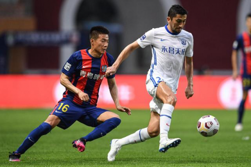 青岛队全力拼搏，力争赢取关键胜利