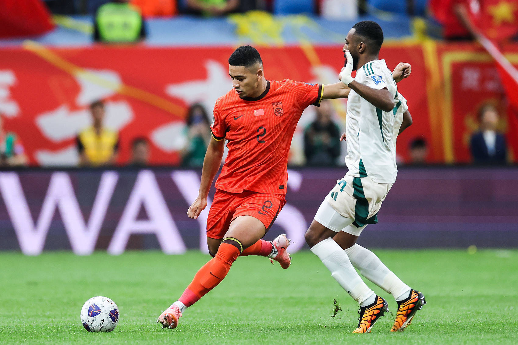 曼谷曼联队主场不敌对手，遭遇小组赛连败