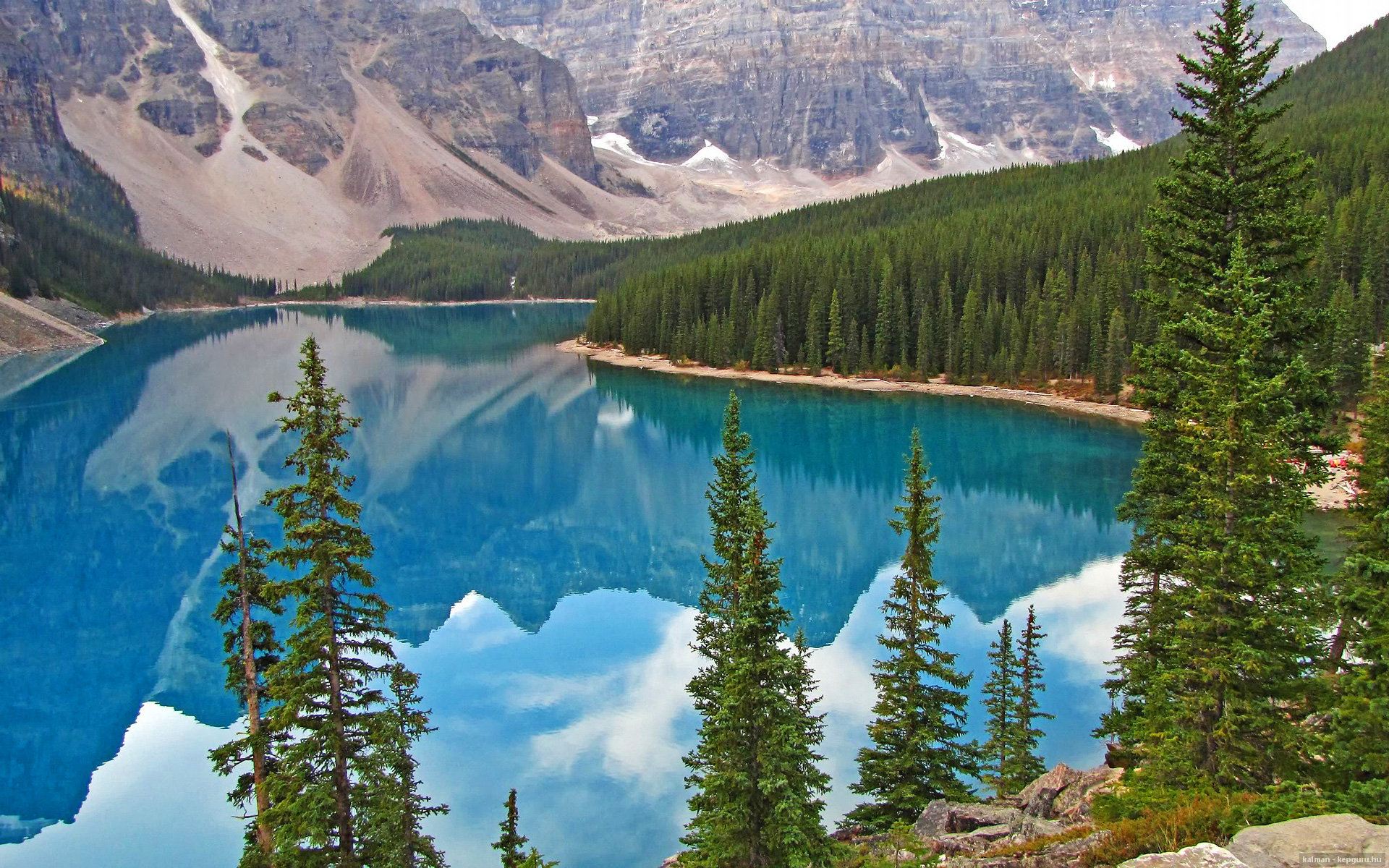 团队压制与个人统治，毕尔巴鄂强压尤文与梅西德比接管的足球双重奏