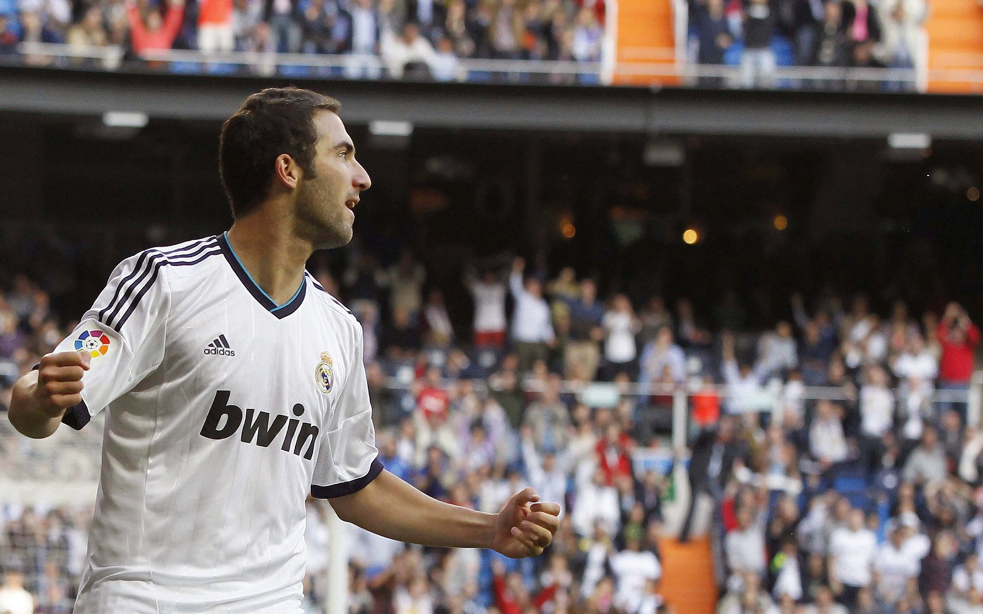 双星耀夜，当赛道红线撕裂巴林夜幕，太阳神的匕首已刺穿丹佛心脏