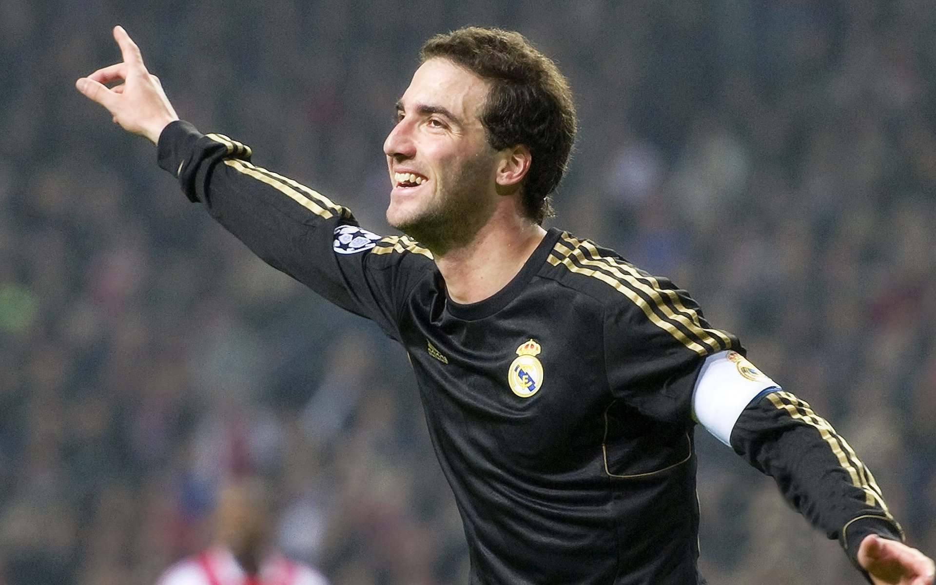 绿茵场到赛道，阿圭罗，F1雨夜的最强外援