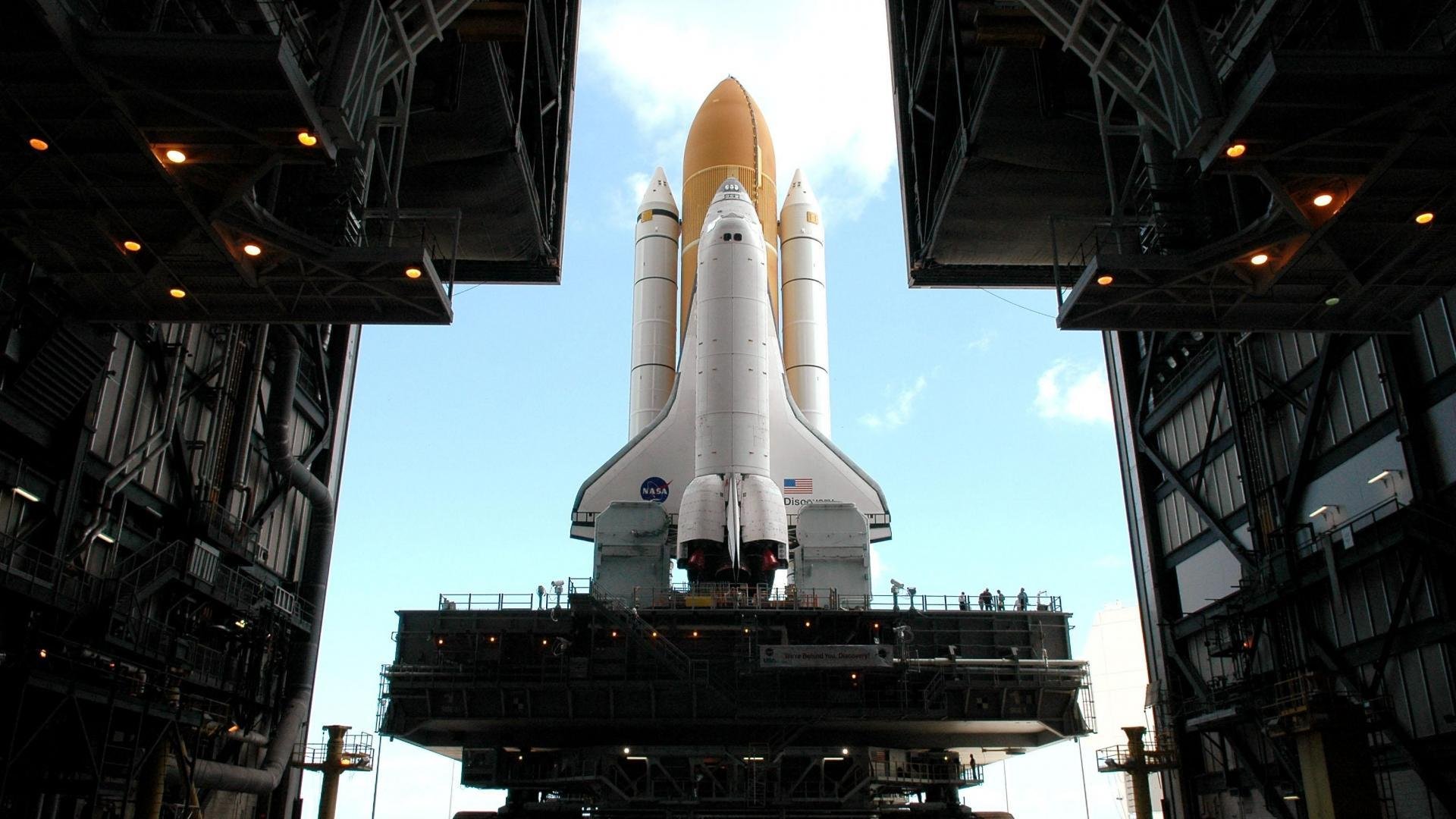 双线争冠的战术密码，F1赛道与NBA球场的终极防守博弈