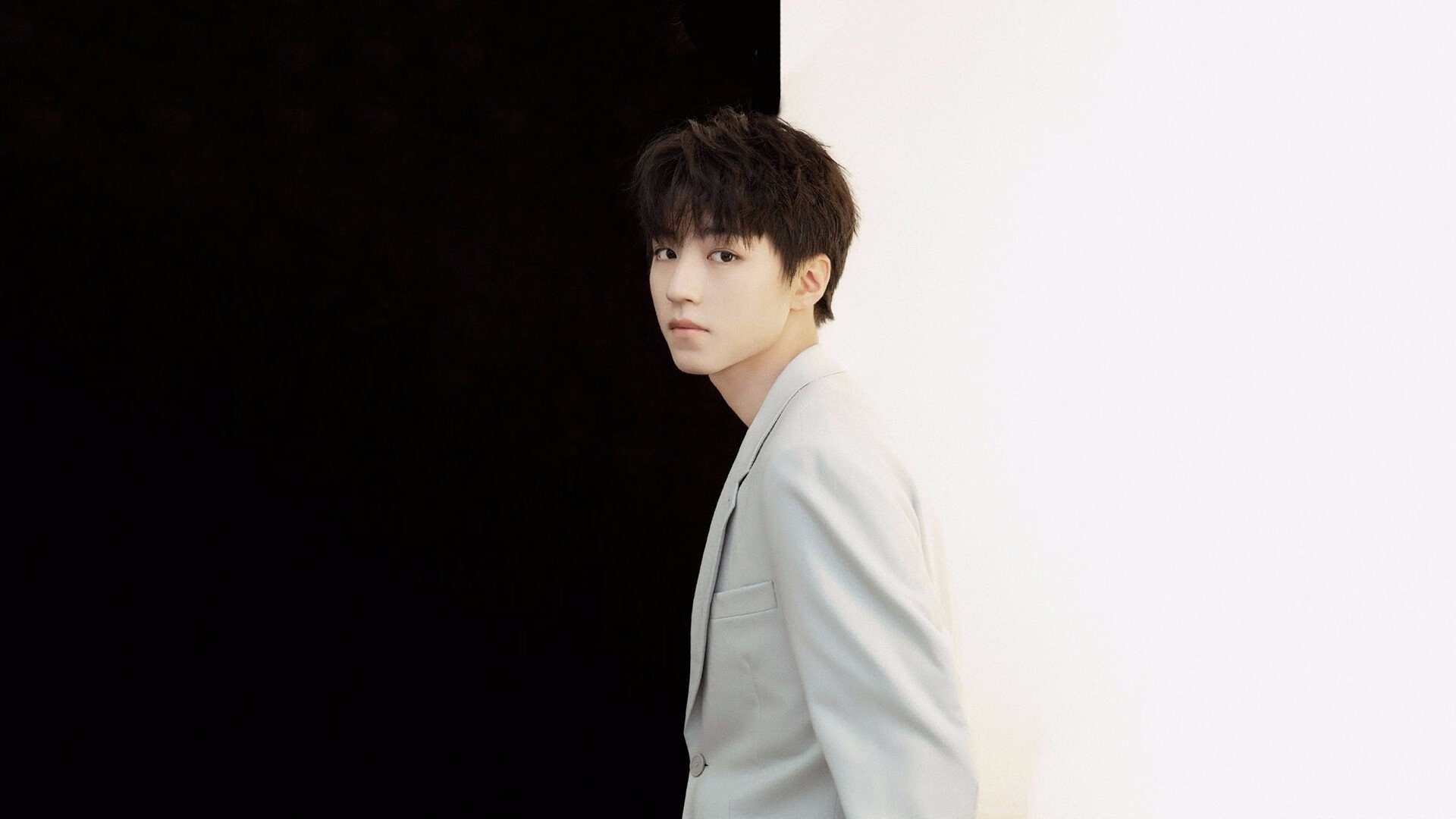 巨星舞台,当福克斯单骑破阵,雄鹿铁血军团悄然进击