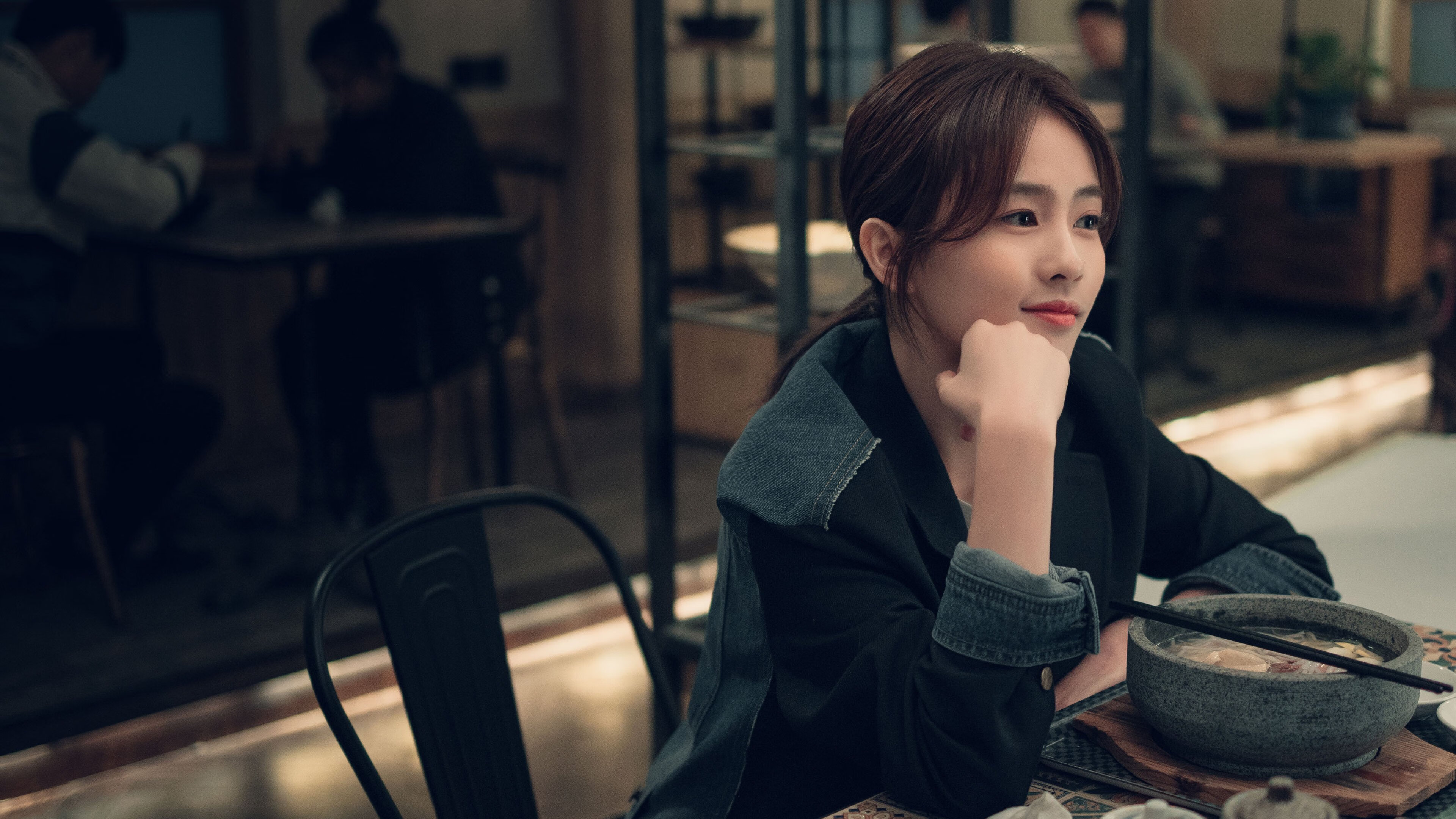 从多哈的绿茵到银石的赛道，当克罗地亚爆冷的夜晚，京多安在F1接管比赛的双重启示