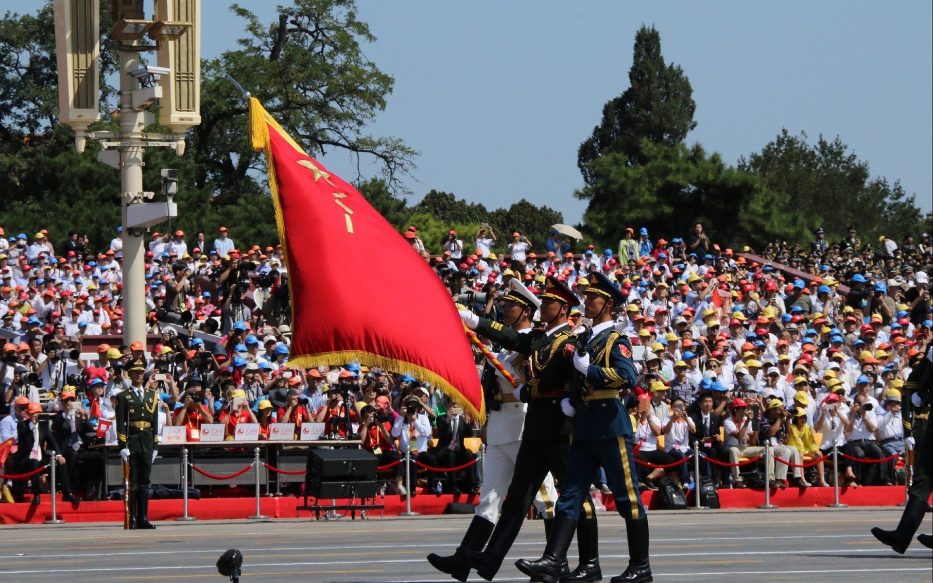 巴斯托尼摧毁荷兰防线,亚洲野性在黎明时苏醒