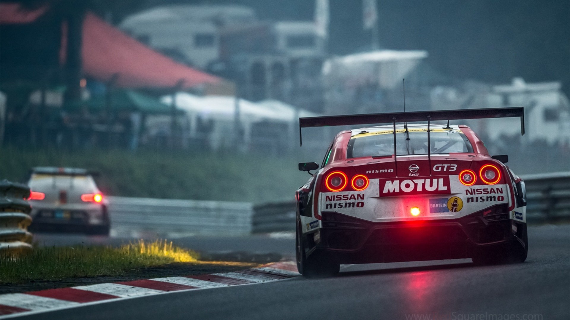 让我们先来构思一个抓人眼球的标题，再围绕它展开全文